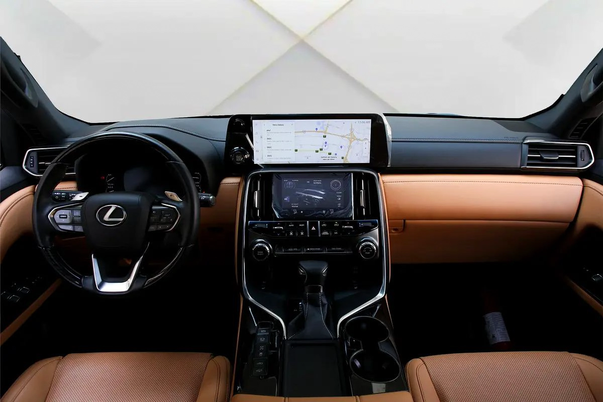 LEXUS LX 600 - 2024 - GCC - AL FUTTAIM WARRANTY TILL 2028 - FULL SERVICE HISTROY - FULLY LOADED-3-3