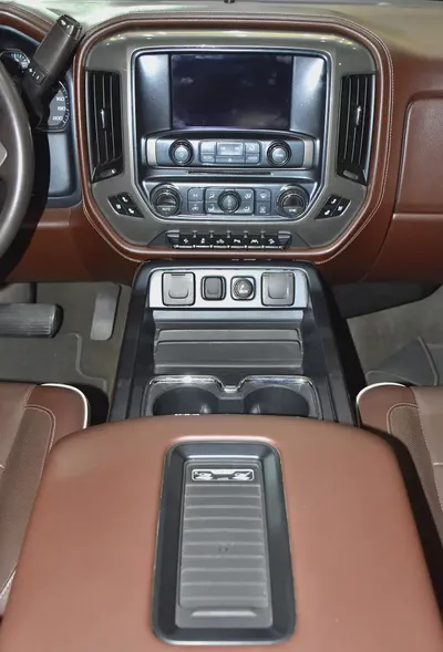 ORIGINAL PAINT ( صبغ وكاله ) Chevrolet Silverado High Country 4x4 6.2 L ( 2017 Model ) GCC Specs-15