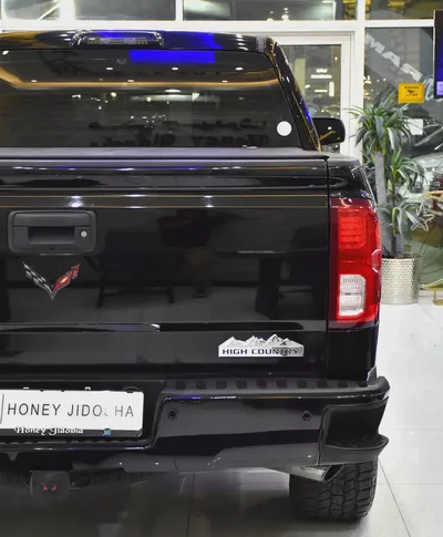 ORIGINAL PAINT ( صبغ وكاله ) Chevrolet Silverado High Country 4x4 6.2 L ( 2017 Model ) GCC Specs-8