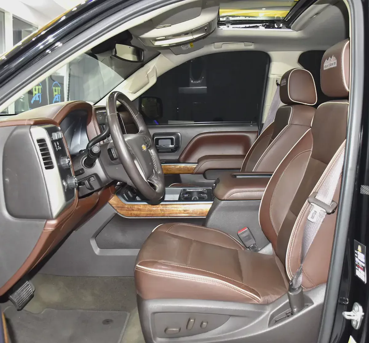 ORIGINAL PAINT ( صبغ وكاله ) Chevrolet Silverado High Country 4x4 6.2 L ( 2017 Model ) GCC Specs-9-9