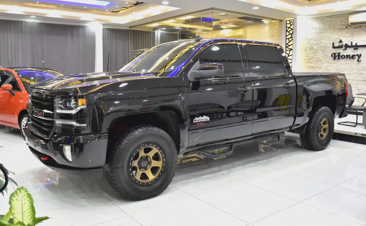 ORIGINAL PAINT ( صبغ وكاله ) Chevrolet Silverado High Country 4x4 6.2 L ( 2017 Model ) GCC Specs-1-1