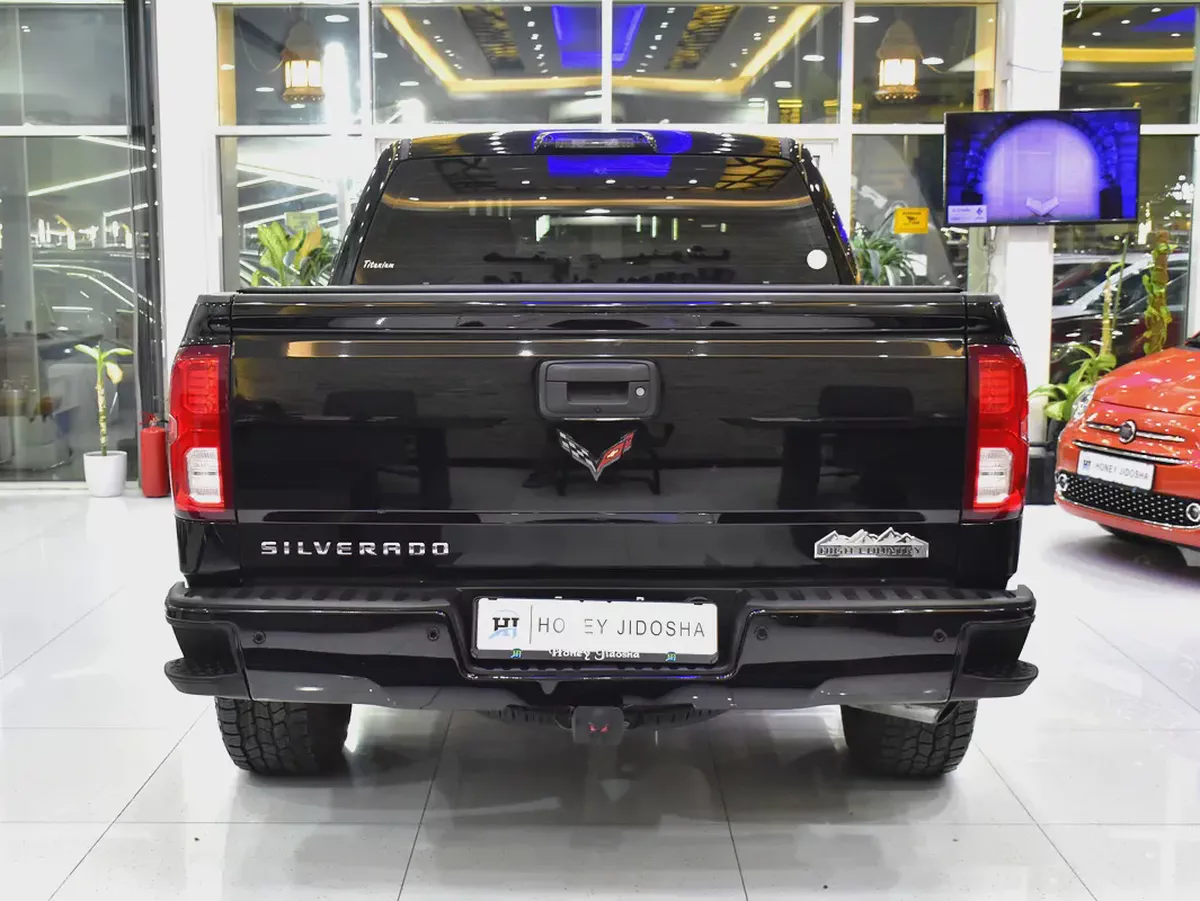 ORIGINAL PAINT ( صبغ وكاله ) Chevrolet Silverado High Country 4x4 6.2 L ( 2017 Model ) GCC Specs-4-4
