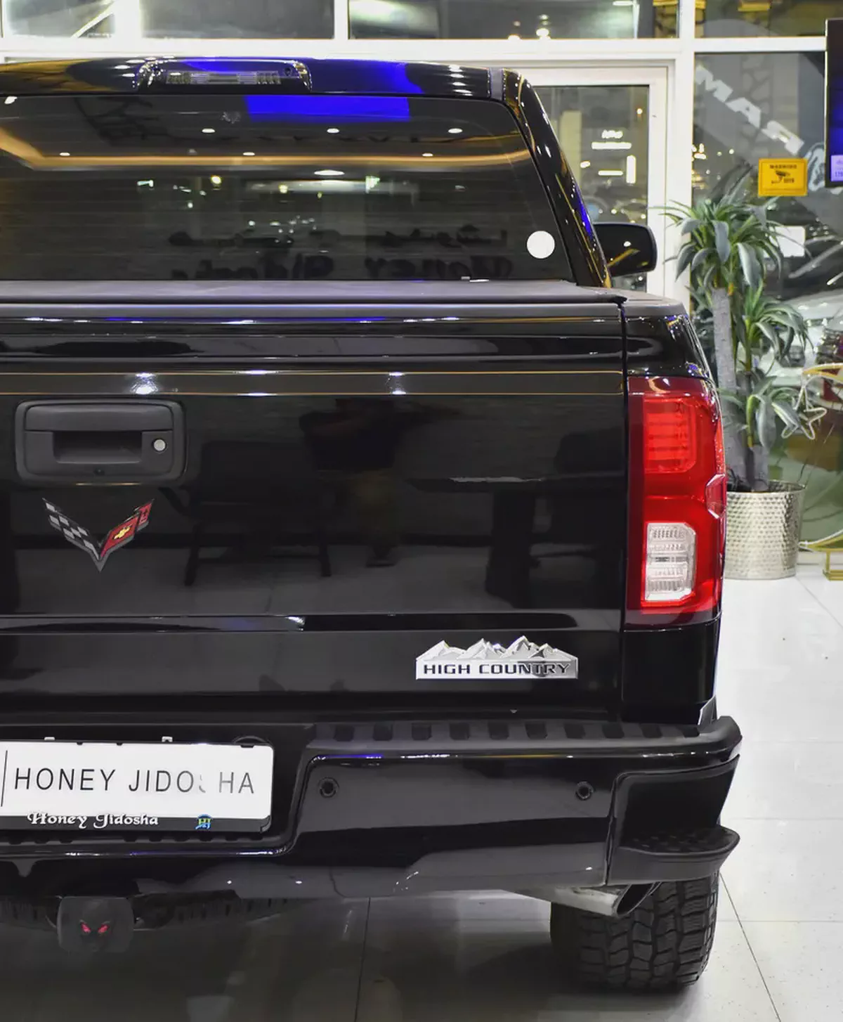 ORIGINAL PAINT ( صبغ وكاله ) Chevrolet Silverado High Country 4x4 6.2 L ( 2017 Model ) GCC Specs-8-8