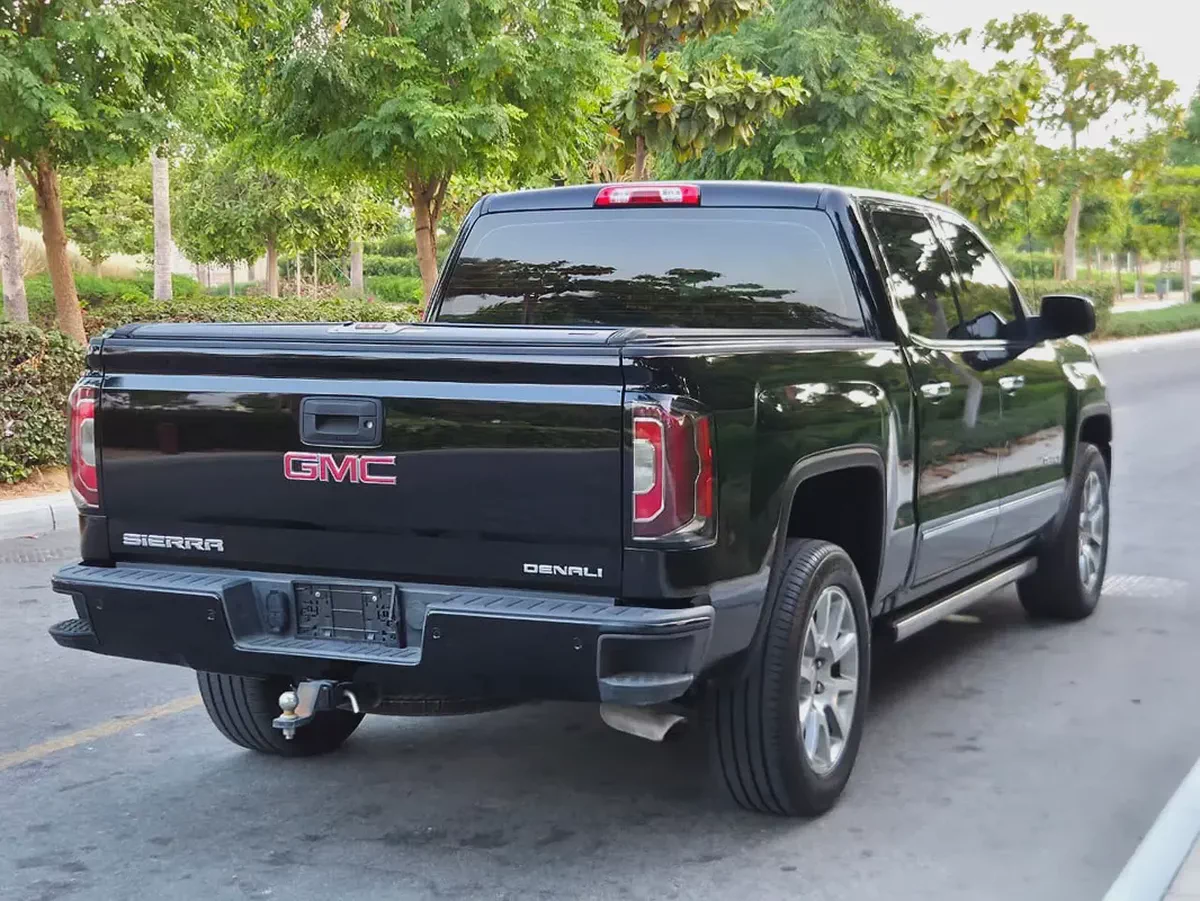 GMC Sierra Denali 2018 GCC Specs - Immaculate Condition-5-5