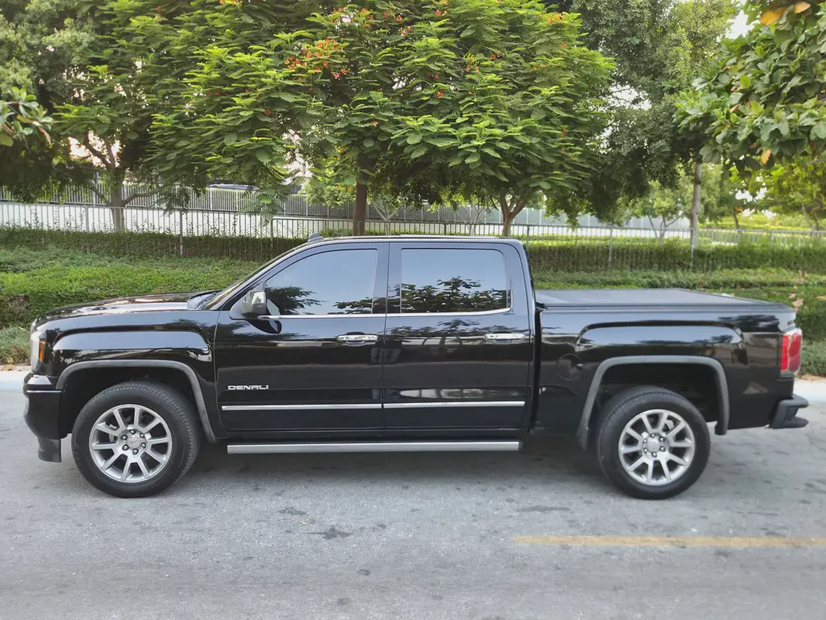 GMC Sierra Denali 2018 GCC Specs - Immaculate Condition-6-6