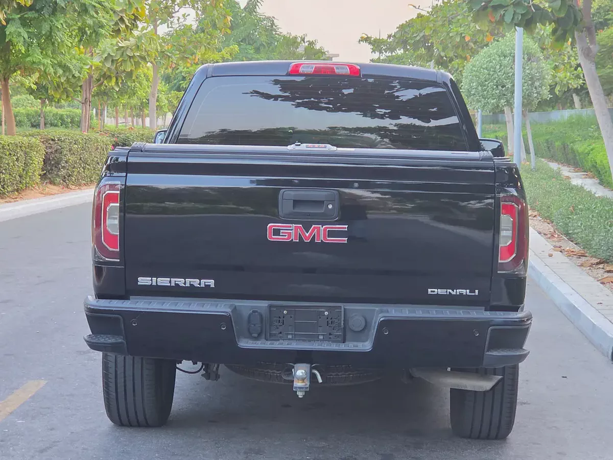 GMC Sierra Denali 2018 GCC Specs - Immaculate Condition-7-7