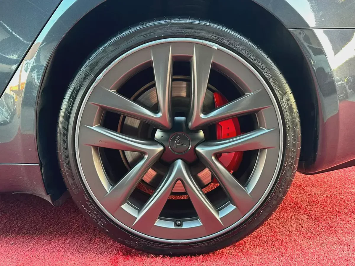 2024 Tesla Model S Plaid | GCC Specs-8-8
