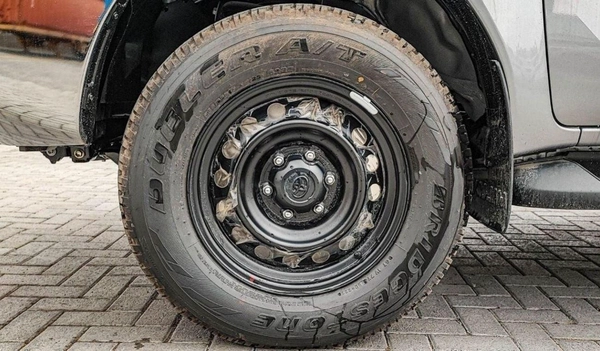 Toyota Hilux SGLX HILUX 2.4L SR5  MT DIESEL 2024