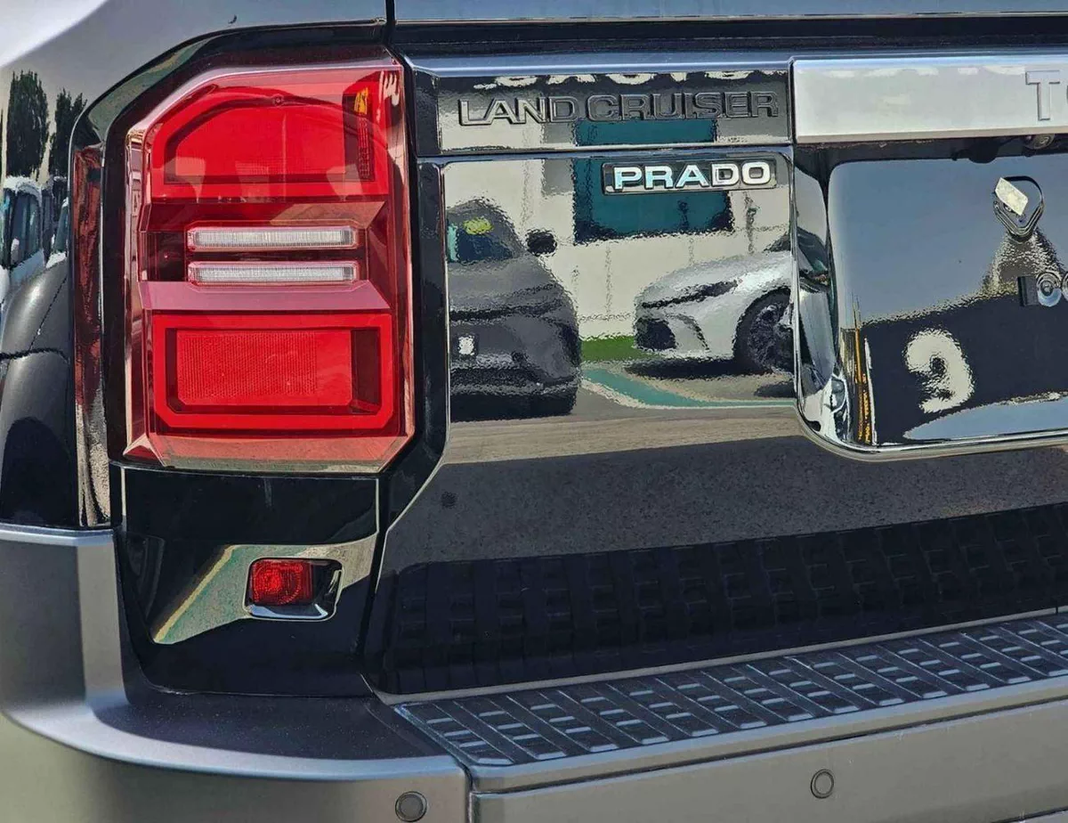 Toyota Prado VXR ALL ROUNDER || MID OPTION || 2.4L PETROL V4 || LETHAER WITH DRIVER PWR SEAT || COOL BOX (CODE#PP-11-0