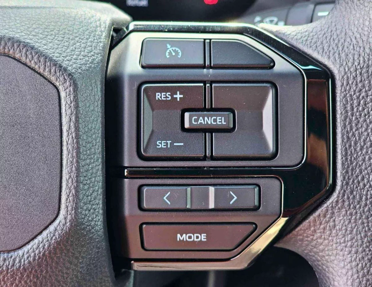 Toyota Prado VXR ALL ROUNDER || MID OPTION || 2.4L PETROL V4 || LETHAER WITH DRIVER PWR SEAT || COOL BOX (CODE#PP-21-0