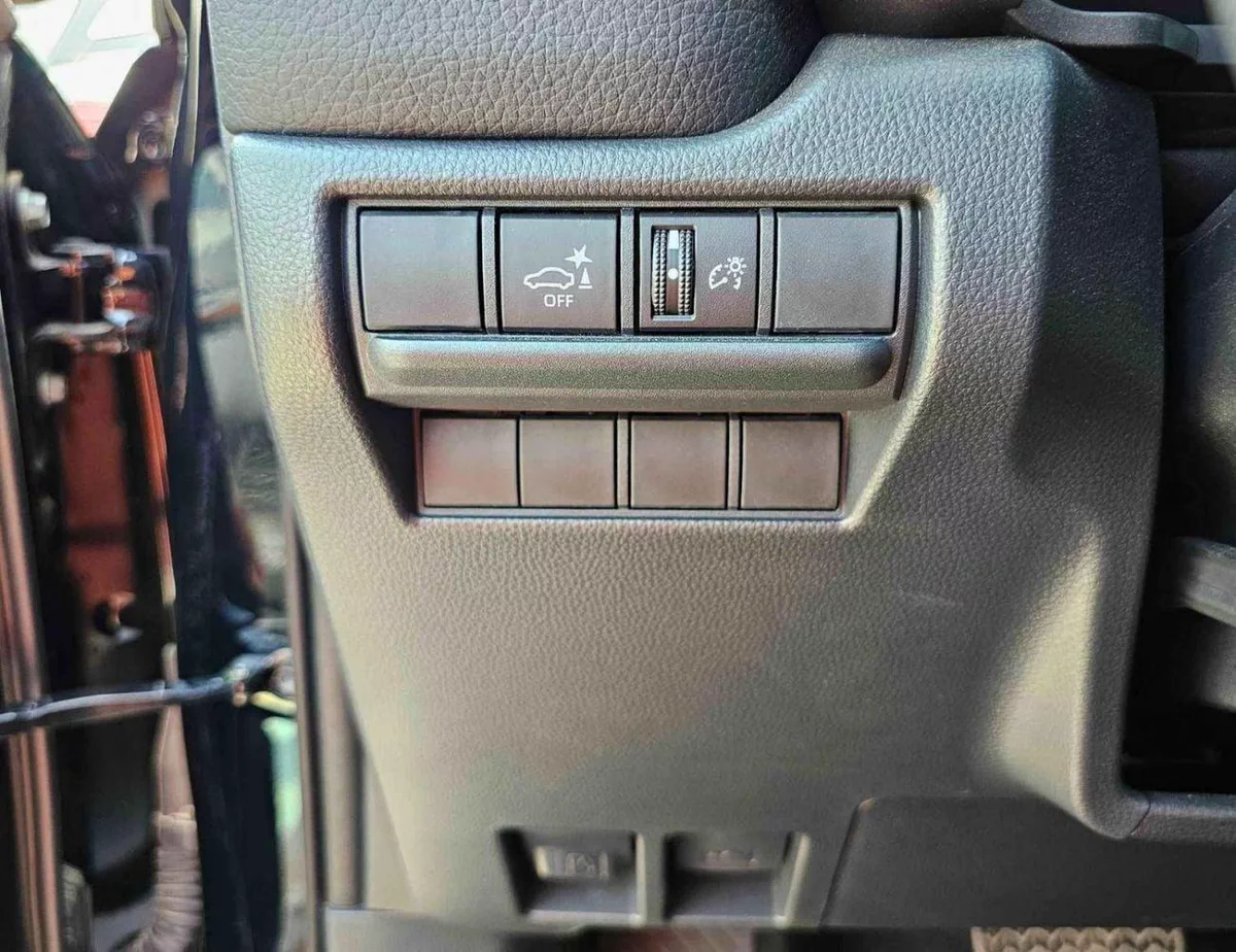 Toyota Prado VXR ALL ROUNDER || MID OPTION || 2.4L PETROL V4 || LETHAER WITH DRIVER PWR SEAT || COOL BOX (CODE#PP-23-0