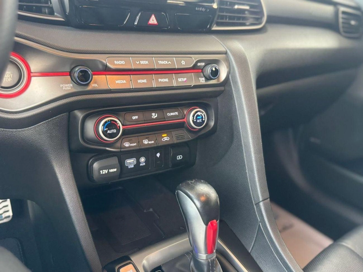 Hyundai Veloster Turbo GDI Turbo 1.6L-11-0