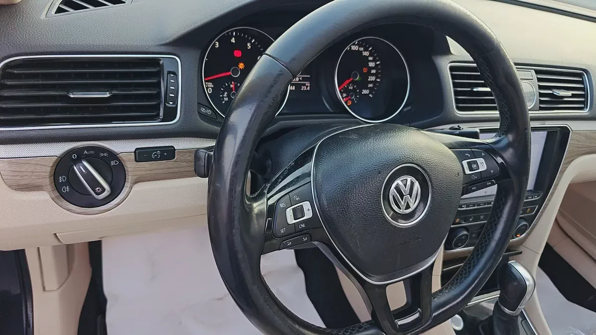 Volkswagen Passat Highline 2016 | GCC Specs | Full Option-14-14