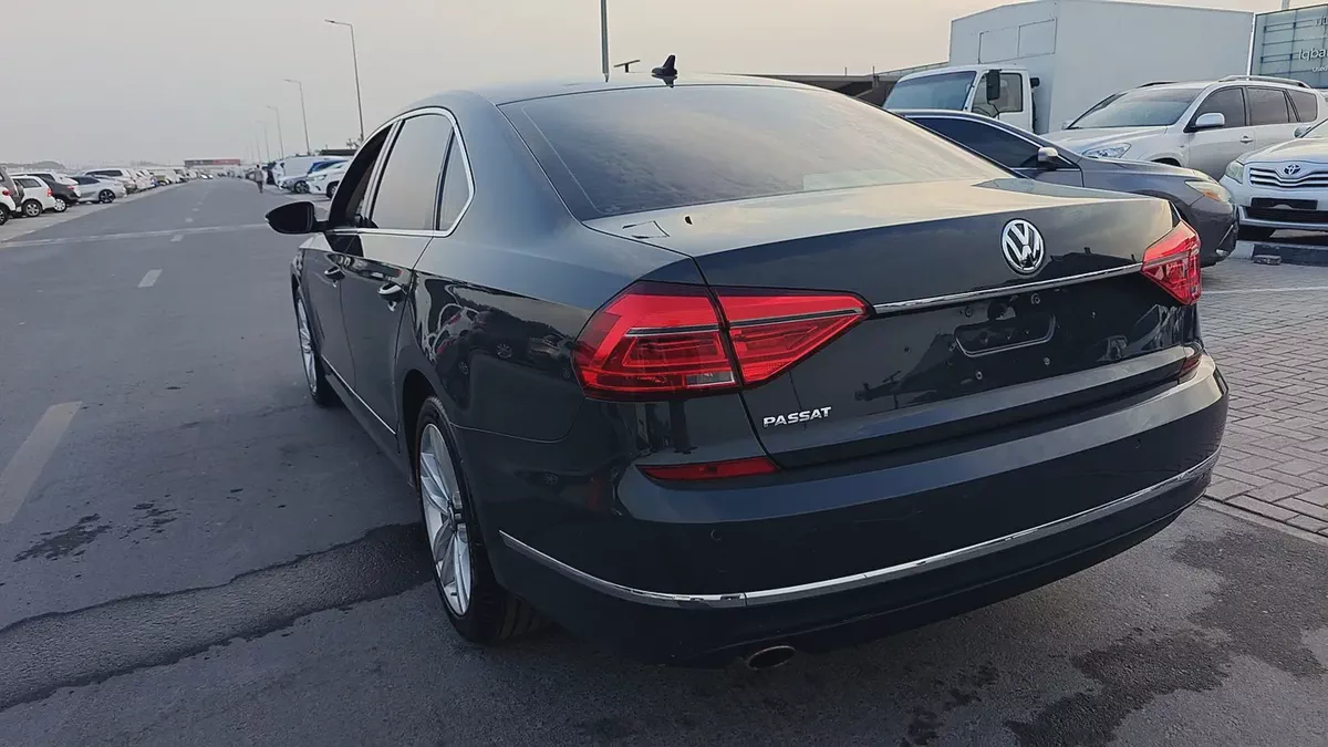 Volkswagen Passat Highline 2016 | GCC Specs | Full Option-4-4