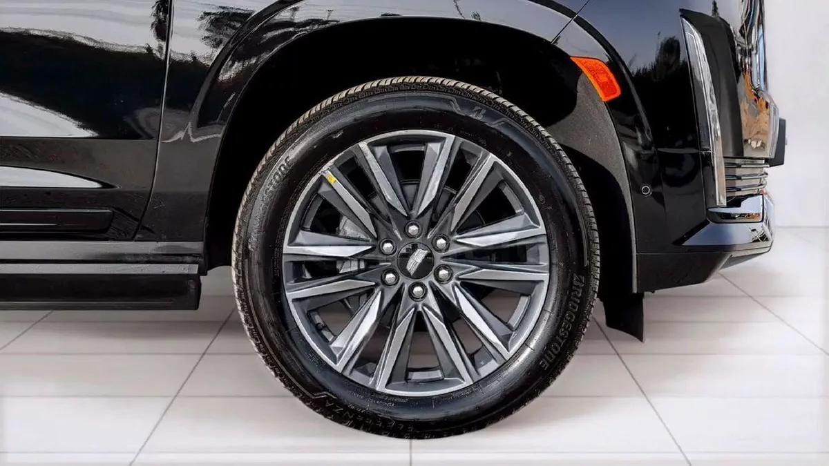 Cadillac Escalade  5TH GEN | 2-YEAR WARRANTY + SERVICE AVAILABLE | IN-HOUSE FINANCING | 0% DOWNPAYMENT (BANK)-4-0