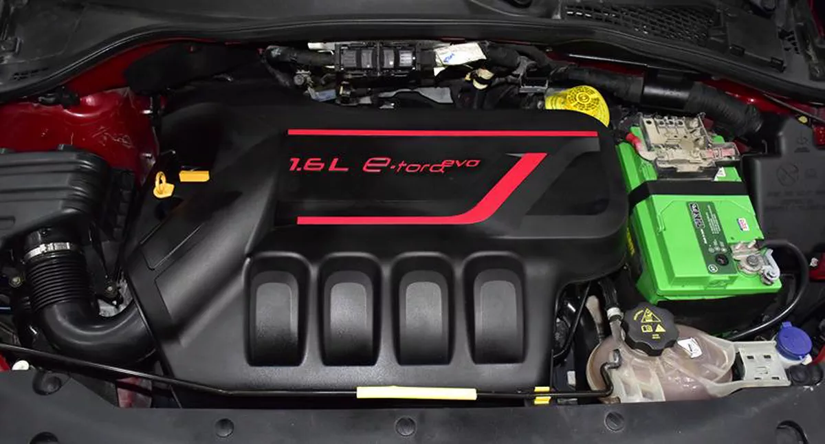 Dodge Neon ( 2017 Model ) in Red Color GCC Specs-8-8