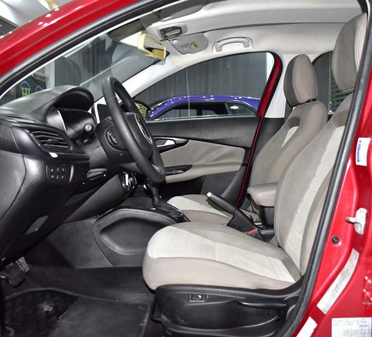 Dodge Neon ( 2017 Model ) in Red Color GCC Specs-7-7