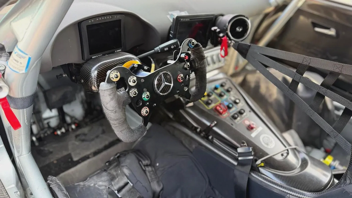 MERCEDES AMG GT3 EVO, RACE CAR, ENDURANCE PACKAGE,CAR IS EQUIPPED WITH 200K AED WORTH OF SPARE PARTS-2-2