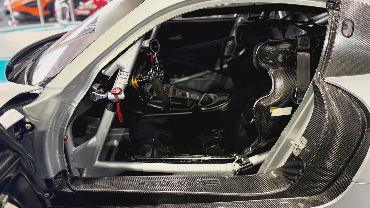 MERCEDES AMG GT3 EVO, RACE CAR, ENDURANCE PACKAGE,CAR IS EQUIPPED WITH 200K AED WORTH OF SPARE PARTS-3-3