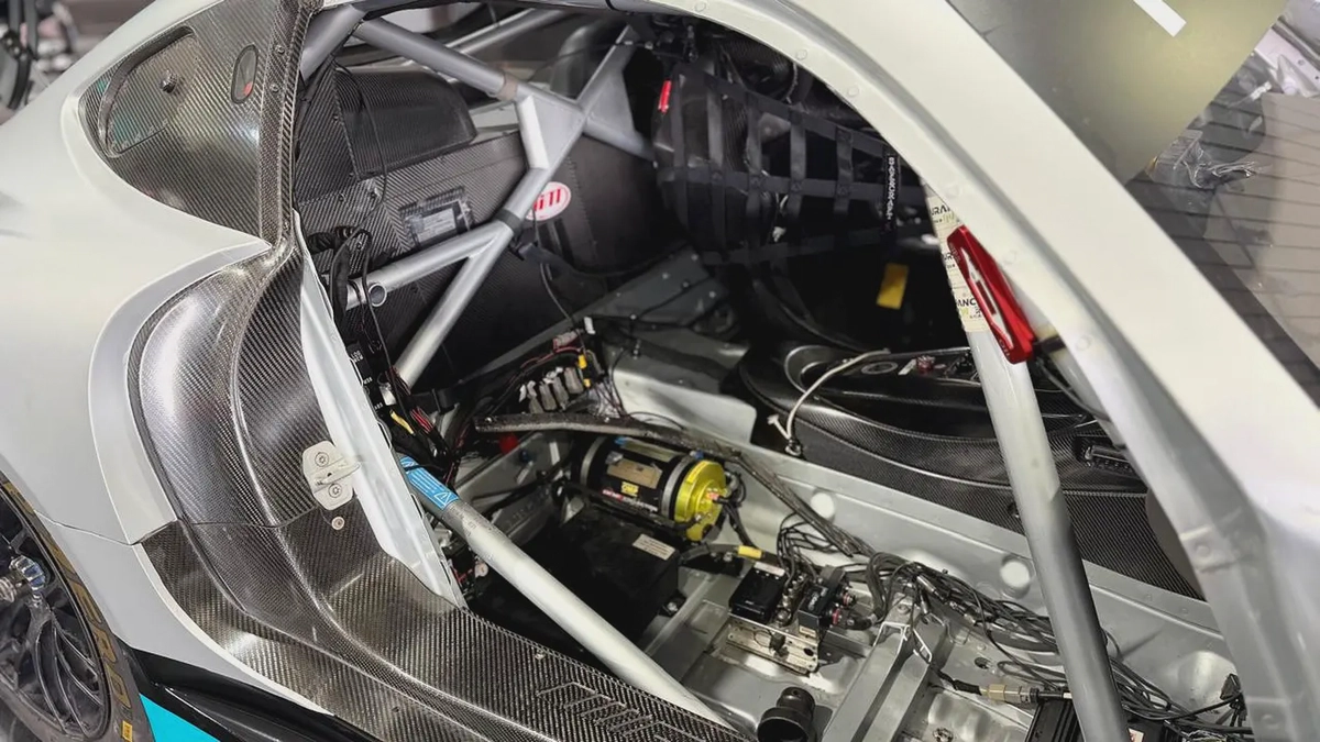 MERCEDES AMG GT3 EVO, RACE CAR, ENDURANCE PACKAGE,CAR IS EQUIPPED WITH 200K AED WORTH OF SPARE PARTS-4-4