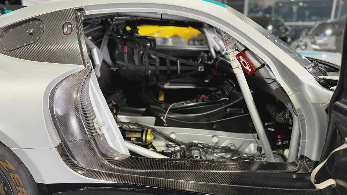MERCEDES AMG GT3 EVO, RACE CAR, ENDURANCE PACKAGE,CAR IS EQUIPPED WITH 200K AED WORTH OF SPARE PARTS-5-5