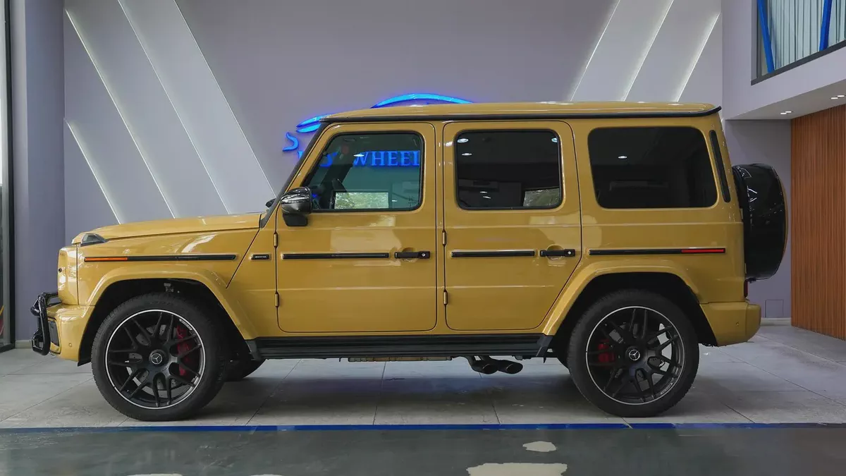 2025 - Mercedes-Benz G63 AMG - Double Night Package for 850,000.00 AED-5-5