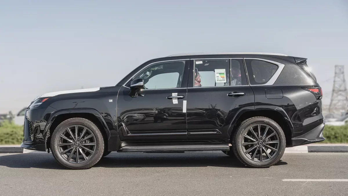 2026 Lexus LX600 F-Sport 3.5L Twin-Turbo AT Petrol (Black-Red)-2-2