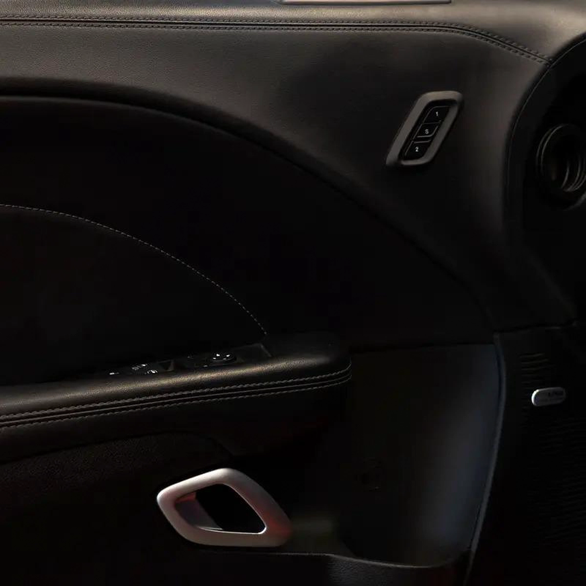 AED 2,778 pm • 0% Downpayment • Dodge Challenger R/T • 1 Year Warranty-2-2