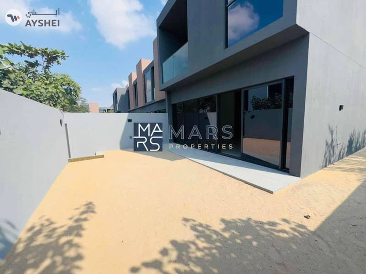 Luxurious brand new 3 bedroom villa in robinia just in 155k-10-10