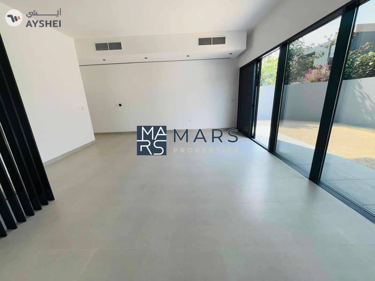 Luxurious brand new 3 bedroom villa in robinia just in 155k-12-12