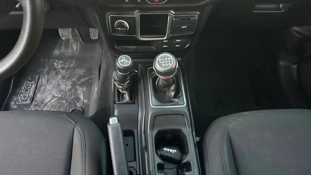 Jeep Gladiator Willys Manual transmission | USA Specs-9-0
