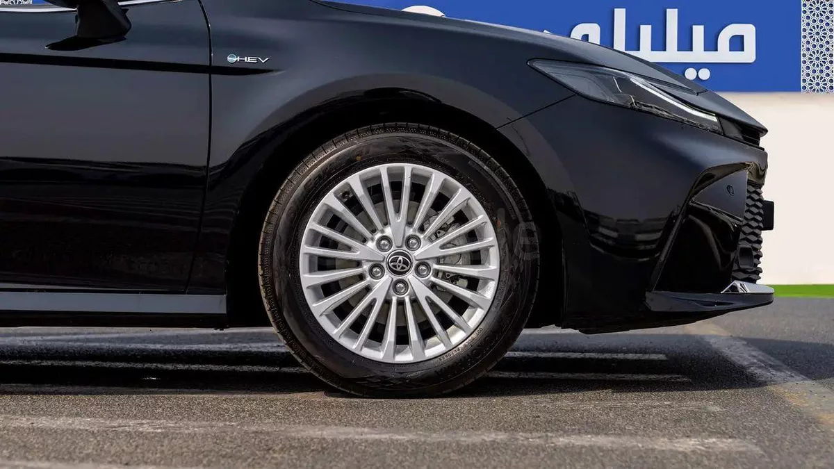 Toyota Camry LE | 2-YEAR WARRANTY + SERVICE AVAILABLE | IN-HOUSE FINANCING | 0% DOWNPAYMENT (BANK)-4-0