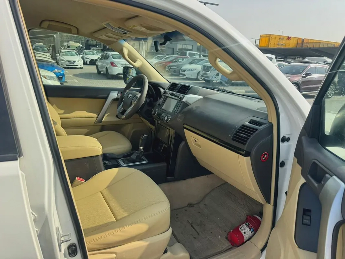 Toyota Prado 2014 white cooor GCc Caleb car-8-8