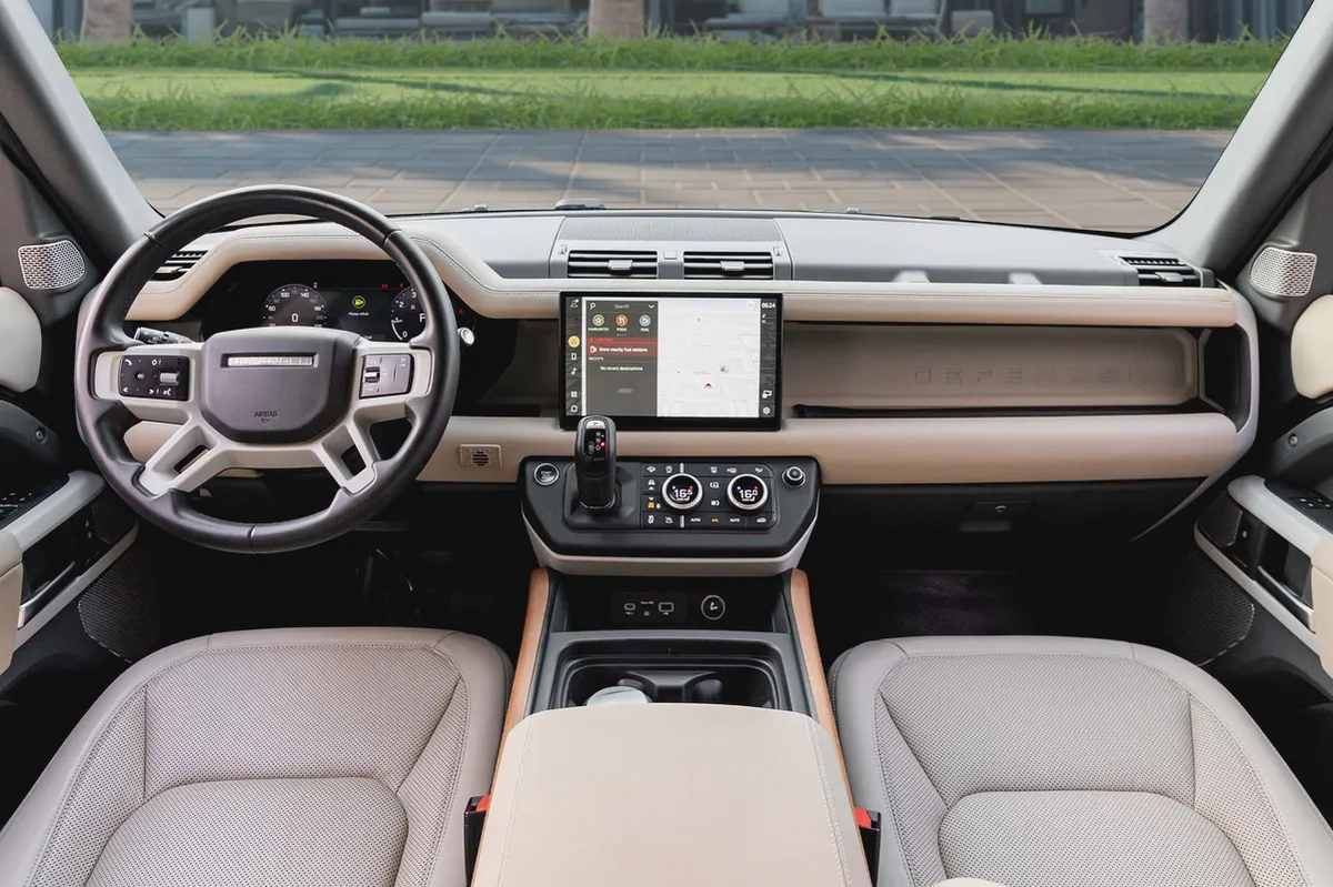 4,603 P.M | Landrover Defender P400 130 | 0% Downpayment | WARRANTY!-7-7
