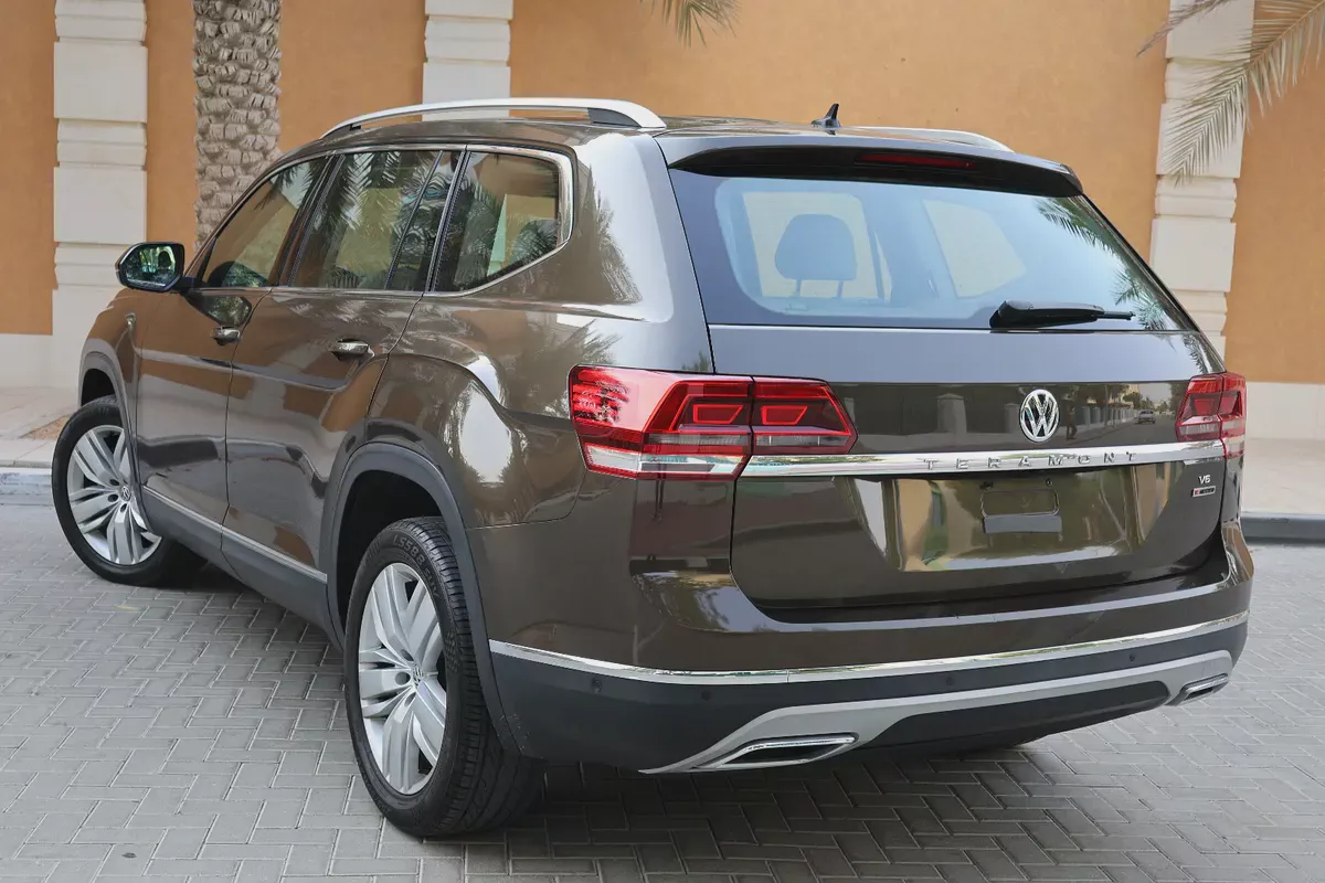 VOLKSWAGEN TERAMONT SEL V6 4MOTION - GCC SPECS - FULL SERVICE HISTORY FROM AGENCY - ACCIDENT FREE --4-4