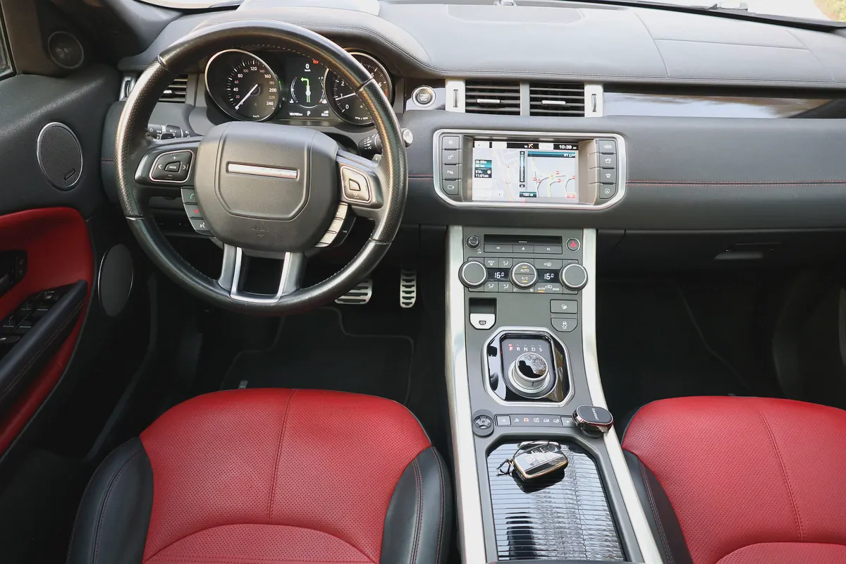 EVOQUE ( R-DYNAMIC ) - GCC SPECS - UNDER WARRANTY - ACCIDENT FREE - FULL SERVICE HISTORY --13-13