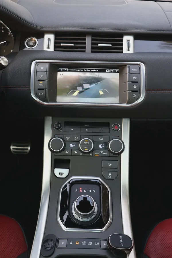 EVOQUE ( R-DYNAMIC ) - GCC SPECS - UNDER WARRANTY - ACCIDENT FREE - FULL SERVICE HISTORY -