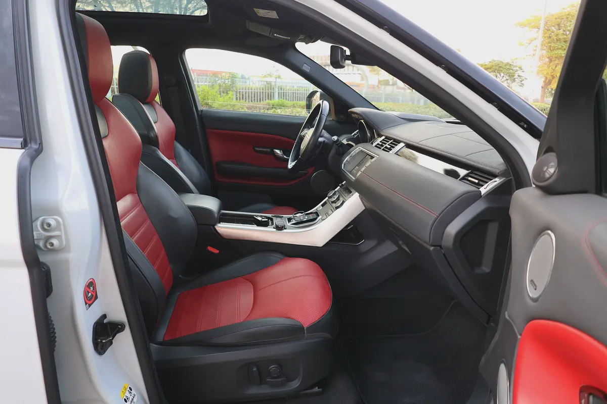 EVOQUE ( R-DYNAMIC ) - GCC SPECS - UNDER WARRANTY - ACCIDENT FREE - FULL SERVICE HISTORY --15-15