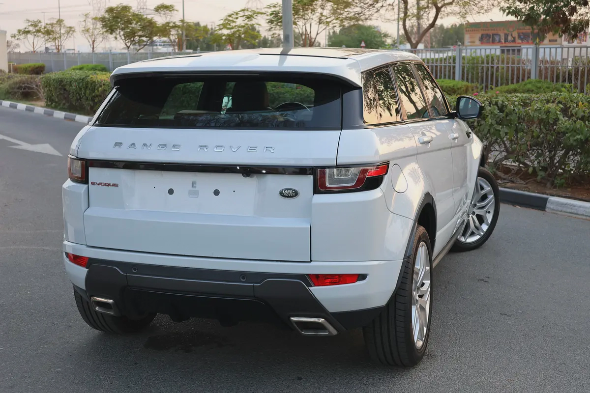EVOQUE ( R-DYNAMIC ) - GCC SPECS - UNDER WARRANTY - ACCIDENT FREE - FULL SERVICE HISTORY --3-3