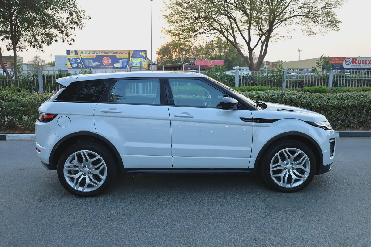 EVOQUE ( R-DYNAMIC ) - GCC SPECS - UNDER WARRANTY - ACCIDENT FREE - FULL SERVICE HISTORY --7-7