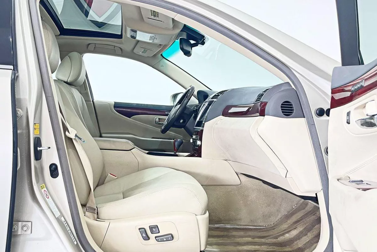 Lexus LS460 LWB 5ST V8 4.6L-8CYL FULL OPTION-EXCELLENT CONDITION-ACCIDENT FREE-5-0