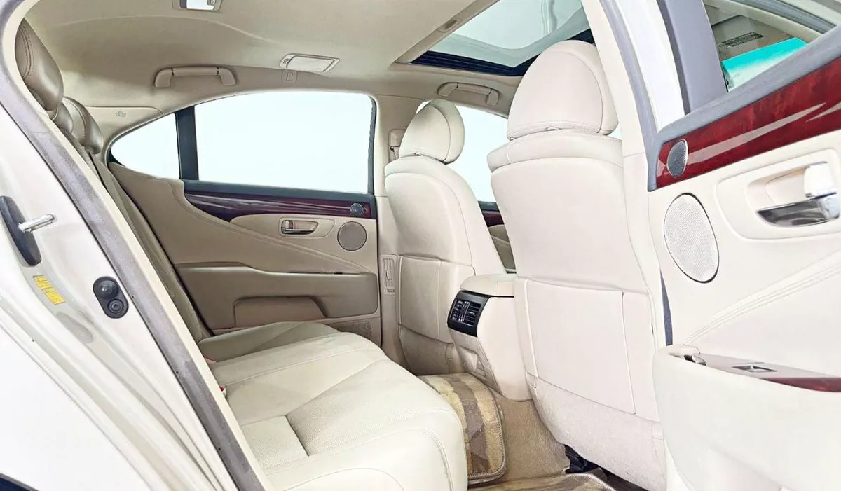 Lexus LS460 LWB 5ST V8 4.6L-8CYL FULL OPTION-EXCELLENT CONDITION-ACCIDENT FREE-6-0