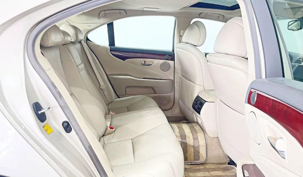 Lexus LS460 LWB 5ST V8 4.6L-8CYL FULL OPTION-EXCELLENT CONDITION-ACCIDENT FREE-7-0