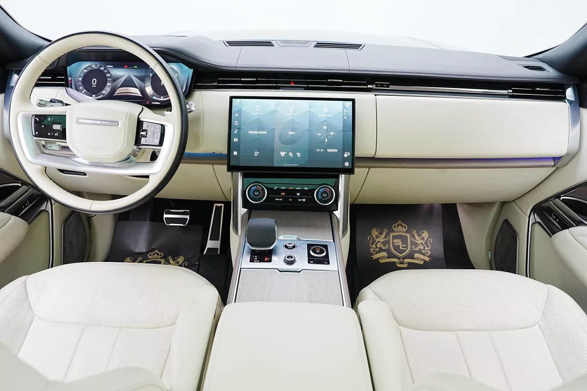 Land Rover Range Rover Vogue P530 First Edition-9-9