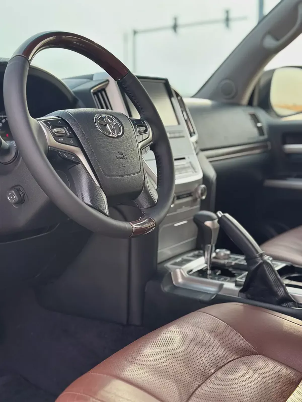 2016 Toyota Land Cruiser VXR | V8 5.7L | GCC Specs | White / Brown Leather | AED 145,000-9-9