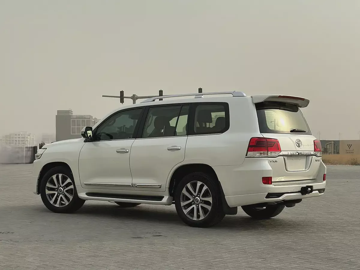 2016 Toyota Land Cruiser VXR | V8 5.7L | GCC Specs | White / Brown Leather | AED 145,000-1-1