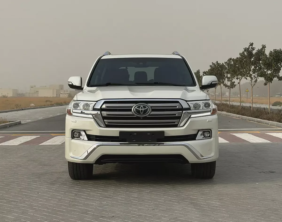 2016 Toyota Land Cruiser VXR | V8 5.7L | GCC Specs | White / Brown Leather | AED 145,000-2-2
