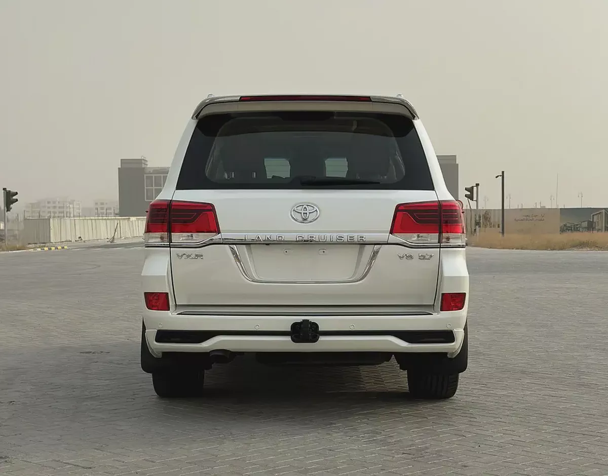 2016 Toyota Land Cruiser VXR | V8 5.7L | GCC Specs | White / Brown Leather | AED 145,000-3-3