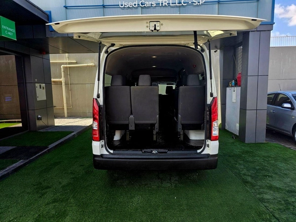 Toyota Hiace AUTOMATIC PATROL/ 3.5 V6/ 13 SEATS / LOW MILEAGE/ PASSENGER