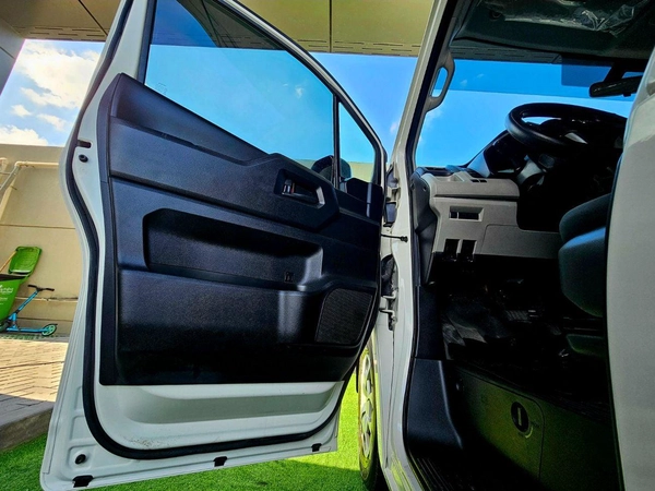 Toyota Hiace AUTOMATIC PATROL/ 3.5 V6/ 13 SEATS / LOW MILEAGE/ PASSENGER